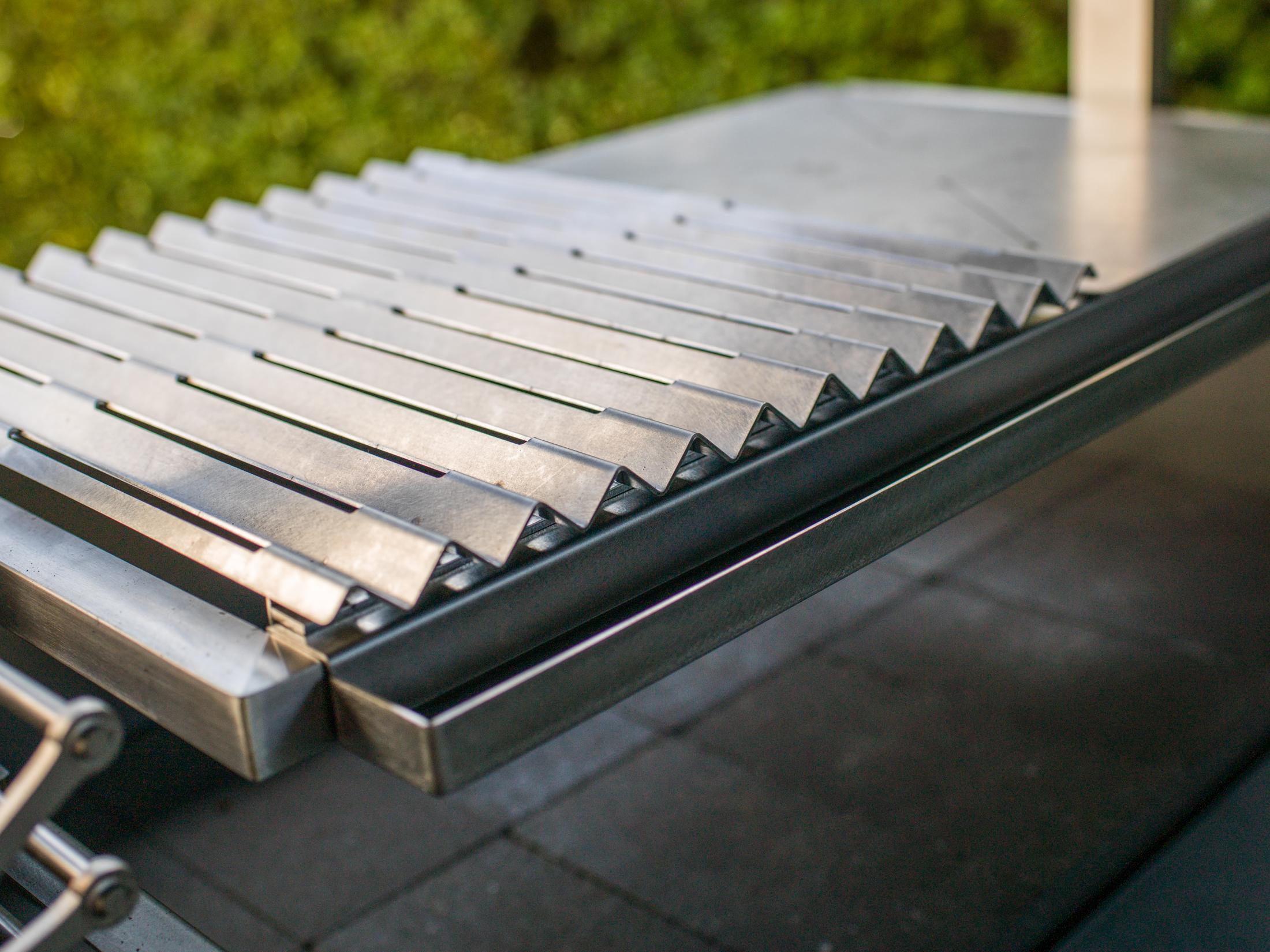 V Groove Grill